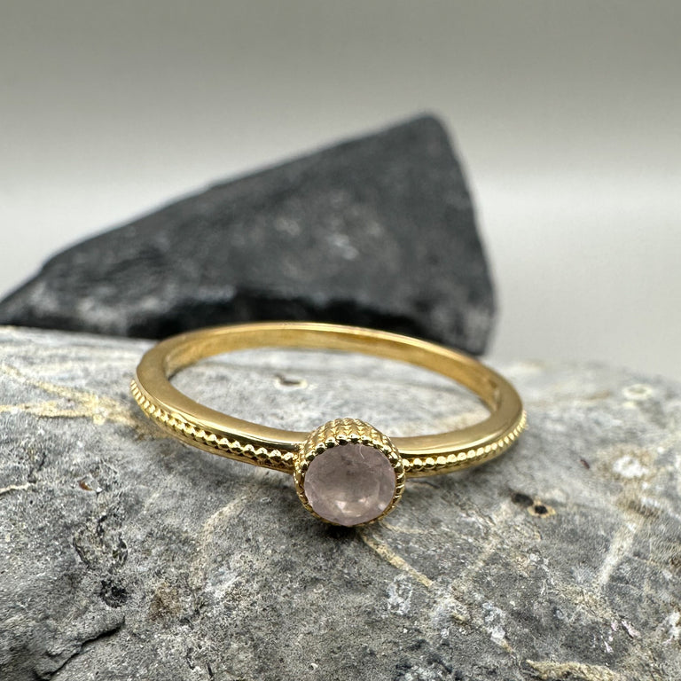 Ring SOLEA mit Rosenquarz gelbvergoldet