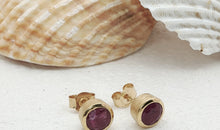 Ohrstecker Hannah mit 5 mm Rubin