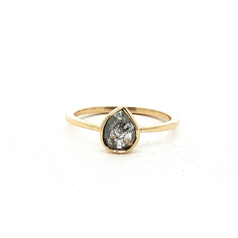 Unikate Ring Gelb 9 Karat Gold mit Salt & Pepper Diamant