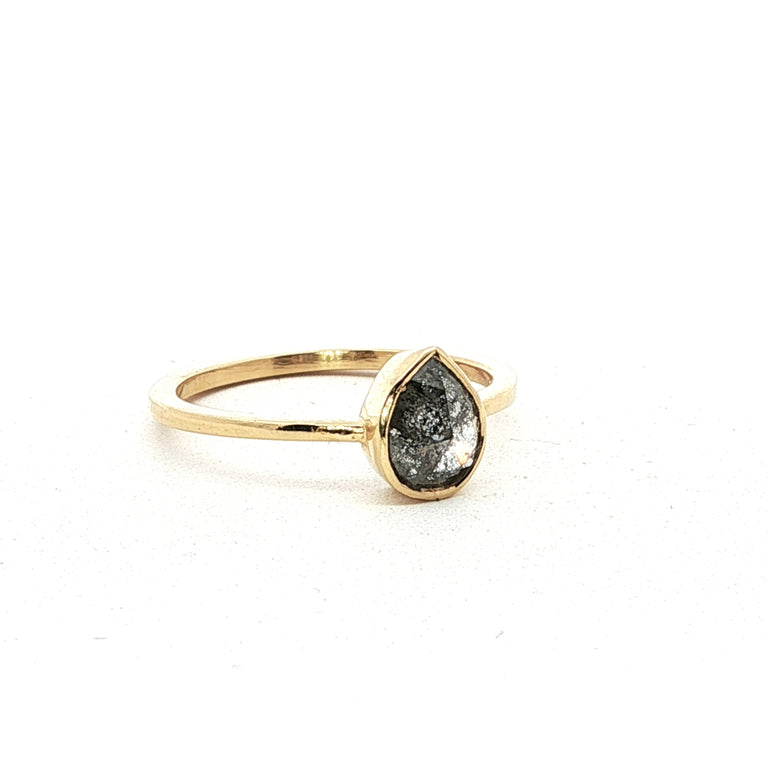 Unikate Ring Gelb 9 Karat Gold mit Salt & Pepper Diamant