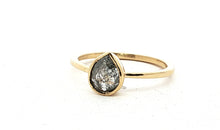 Unikate Ring Gelb 9 Karat Gold mit Salt & Pepper Diamant