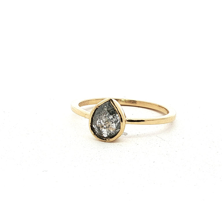 Unikate Ring Gelb 9 Karat Gold mit Salt & Pepper Diamant