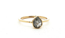 Unikate Ring Gelb 9 Karat Gold mit Salt & Pepper Diamant