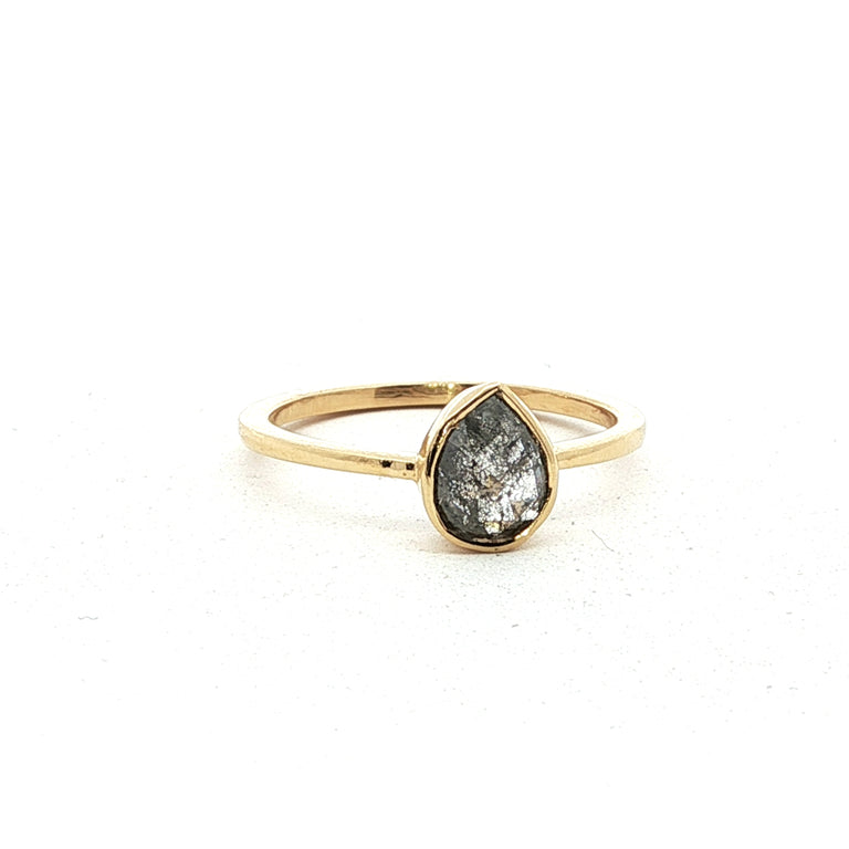 Unikate Ring Gelb 9 Karat Gold mit Salt & Pepper Diamant