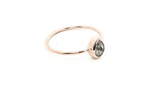Unikate Ring Rose 9 Karat Gold mit Salt & Pepper Diamant