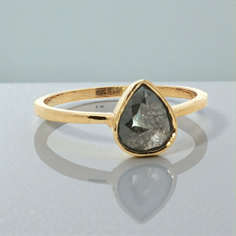 Unikate Ring Gelb 9 Karat Gold mit Salt & Pepper Diamant 7X8 mm