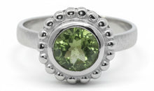 Ring Orbis mit Peridot