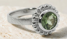 Ring Orbis mit Peridot