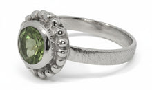 Ring Orbis mit Peridot
