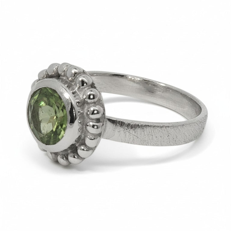 Ring Orbis mit Peridot