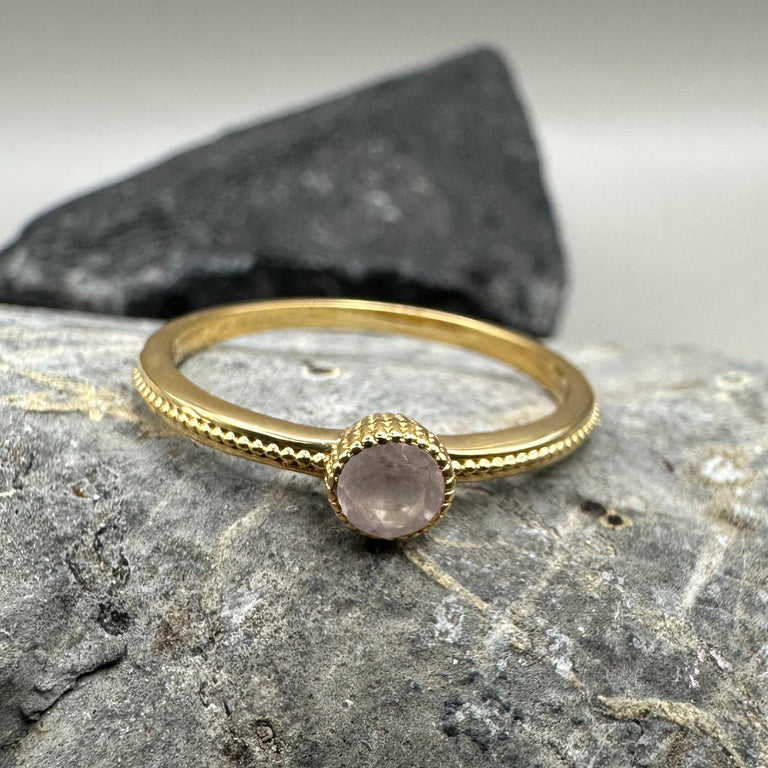 Ring SOLEA mit Rosenquarz gelbvergoldet