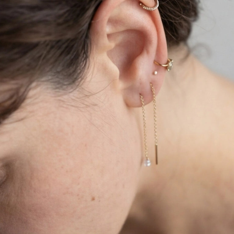 18 Karat Gold Kettenohrringe mit grauem Tropfen-Diamant