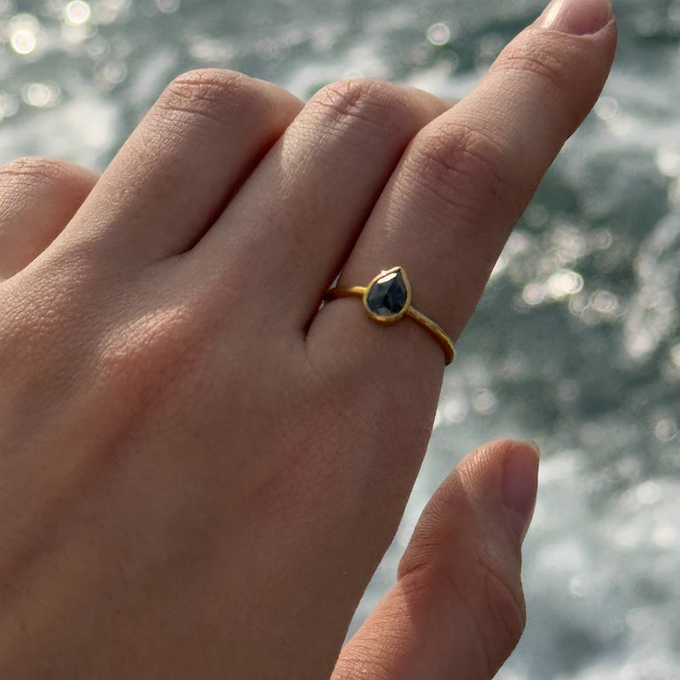 Unikate Ring Gelb 9 Karat Gold mit Salt & Pepper Diamant