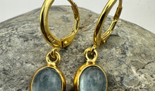 Creolen mit  Aquamarin Charms gelbvergoldet