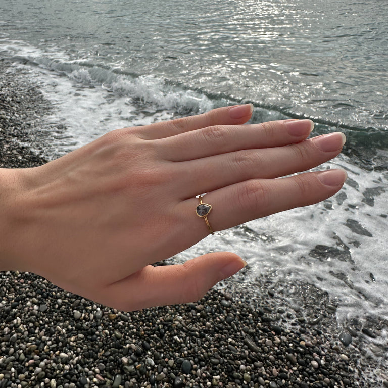 Unikate Ring Gelb 9 Karat Gold mit Salt & Pepper Diamant