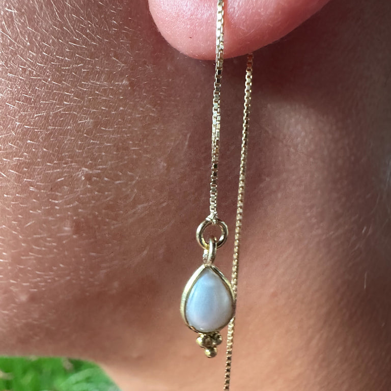 Lange Ohrhänger mit Perlmutter