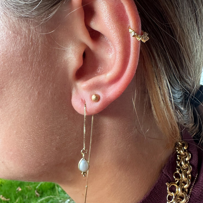 Lange Ohrhänger mit Perlmutter