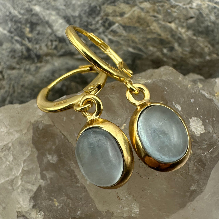 Creolen mit  Aquamarin Charms gelbvergoldet
