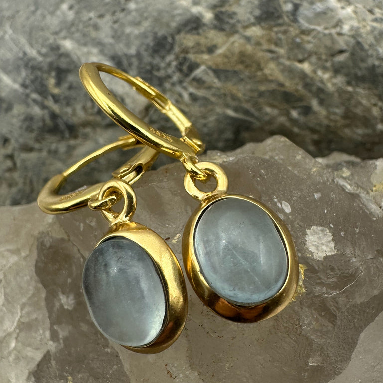 Creolen mit  Aquamarin Charms gelbvergoldet