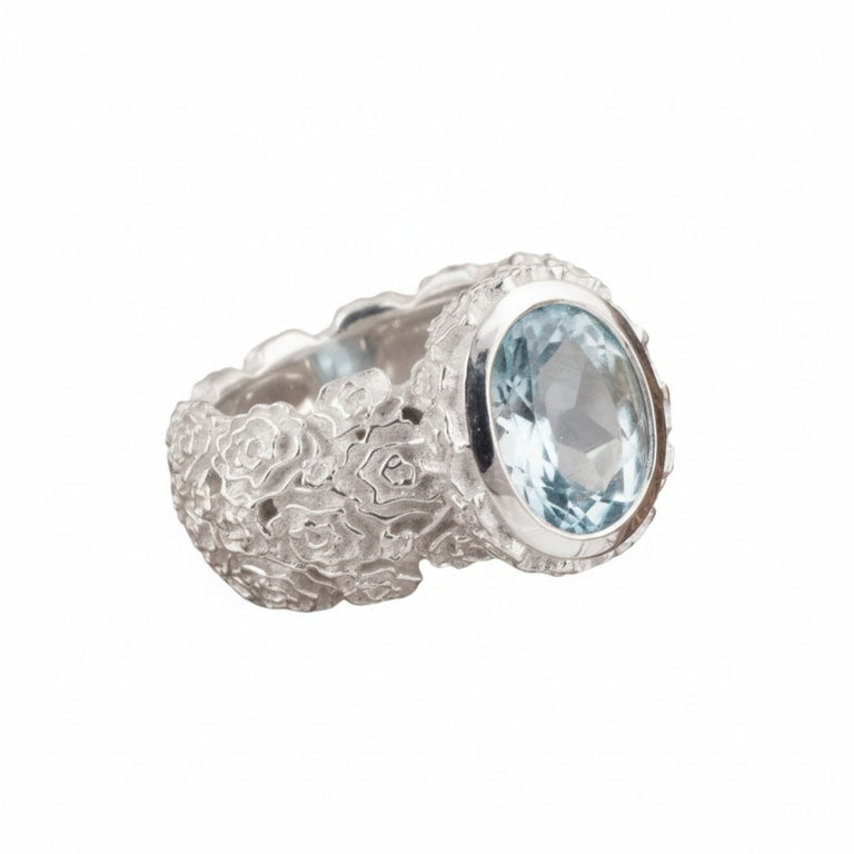 Ring LOTTA Blautopas | Statement Ring mit Rosenmuster