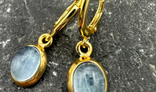 Creolen mit  Aquamarin Charms gelbvergoldet