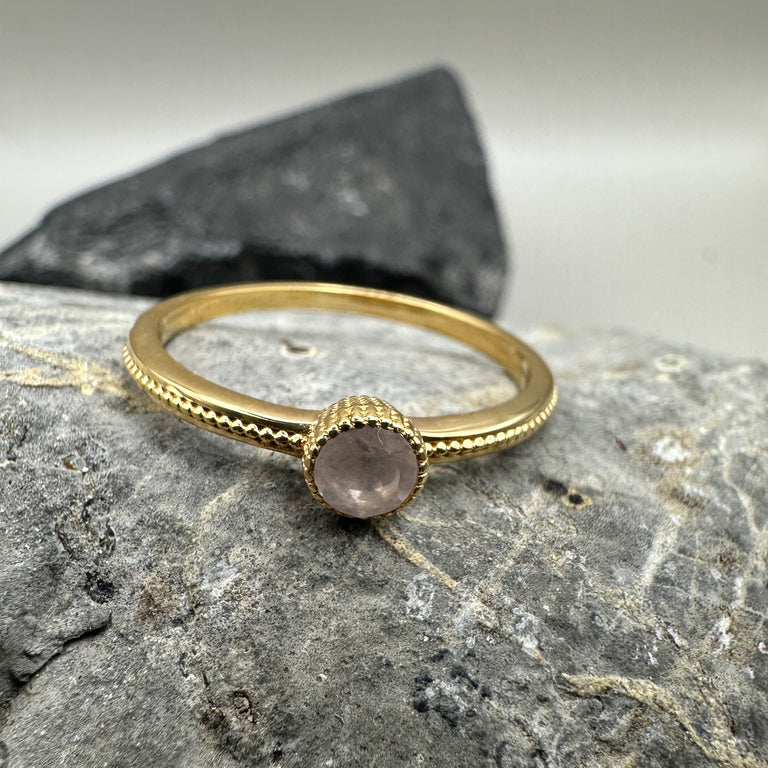 Ring SOLEA mit Rosenquarz gelbvergoldet