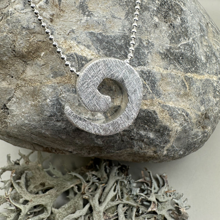 Kugelkette mit spiralförmigem Anhänger