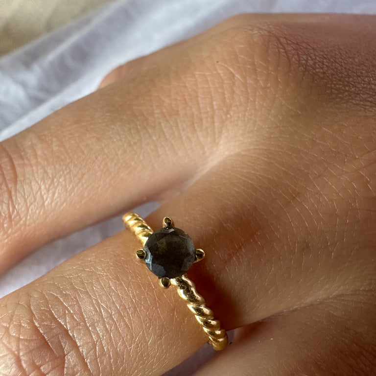 Ring TWIST mit Labradorite