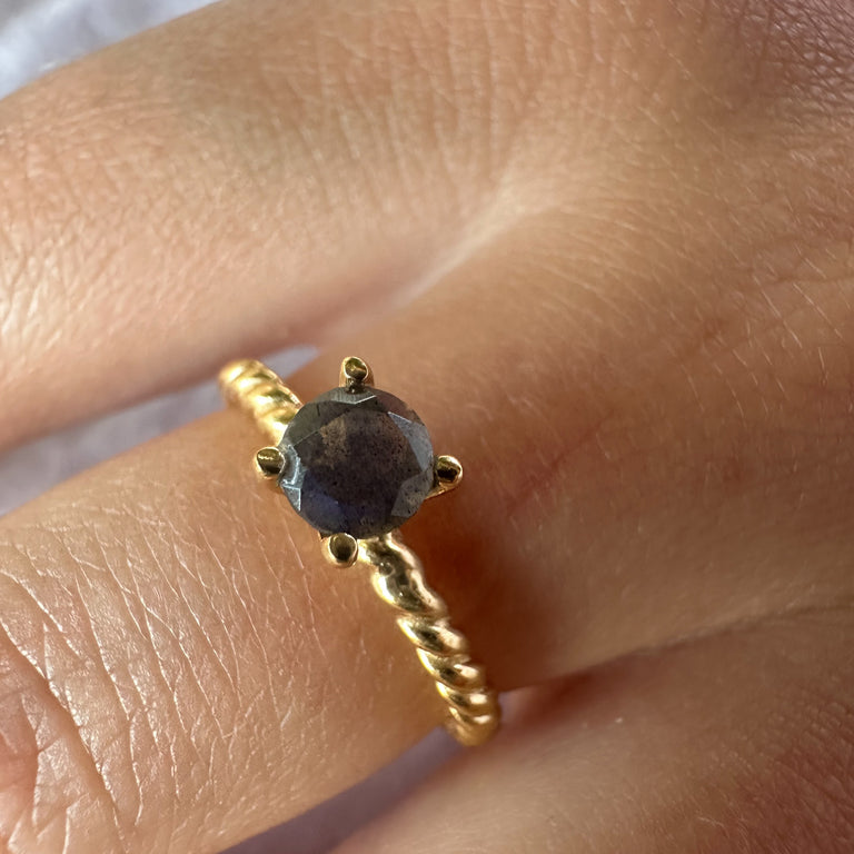 Ring TWIST mit Labradorite