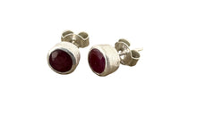 Ohrstecker Hannah mit 5 mm Rubin