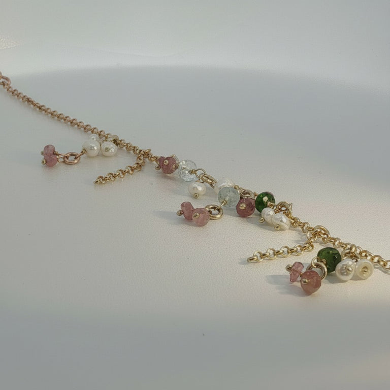 Anklet mit Perlen und Turmalin Charms
