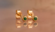 Ohrstecker MATILDE mit 2.5 mm Smaragden