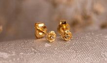 Ohrstecker MINI ROSEN  4 mm mit Topas