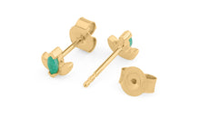Mini Lotus Ohrstecker mit Smaragd 2x4 mm – Gold & Silber