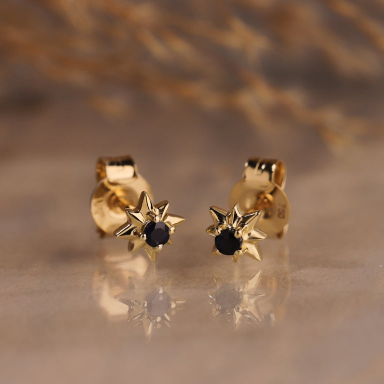 Ohrstecker EMILIA mit nachtblauem Saphir 2 mm