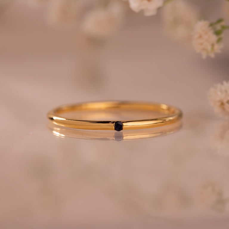 Ring HEDWIG mit Saphir 1.5 mm