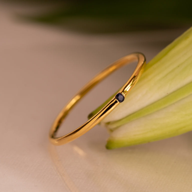 Ring HEDWIG mit Saphir 1.5 mm