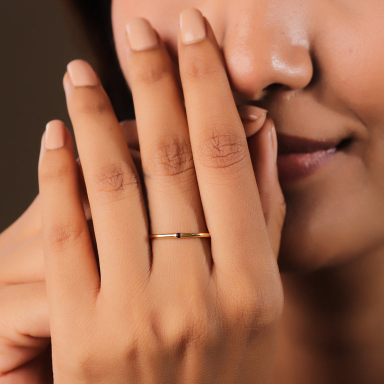 Ring HEDWIG mit Saphir 1.5 mm