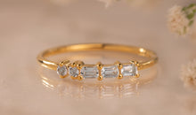 Ring KINGSLEY mit 5 Topasen