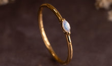 Ring SINGLE NAVETTE Mondstein  2x4 mm