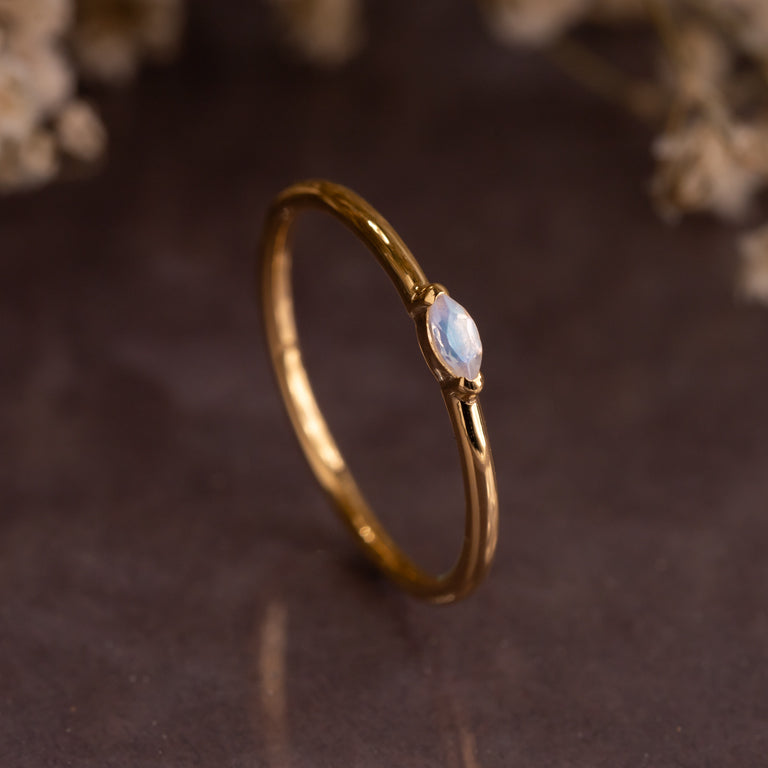 Ring SINGLE NAVETTE Mondstein  2x4 mm