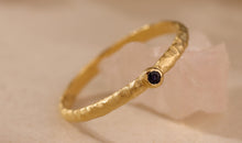 Ring VALERI 2 mm mit Saphir