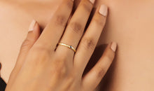 Ring VALERI 2 mm mit Saphir
