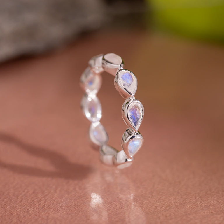 Ring SERAFINE mit Mondsteinen