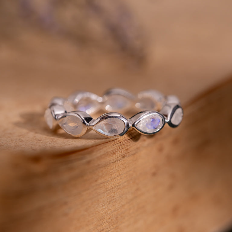 Ring SERAFINE mit Mondsteinen