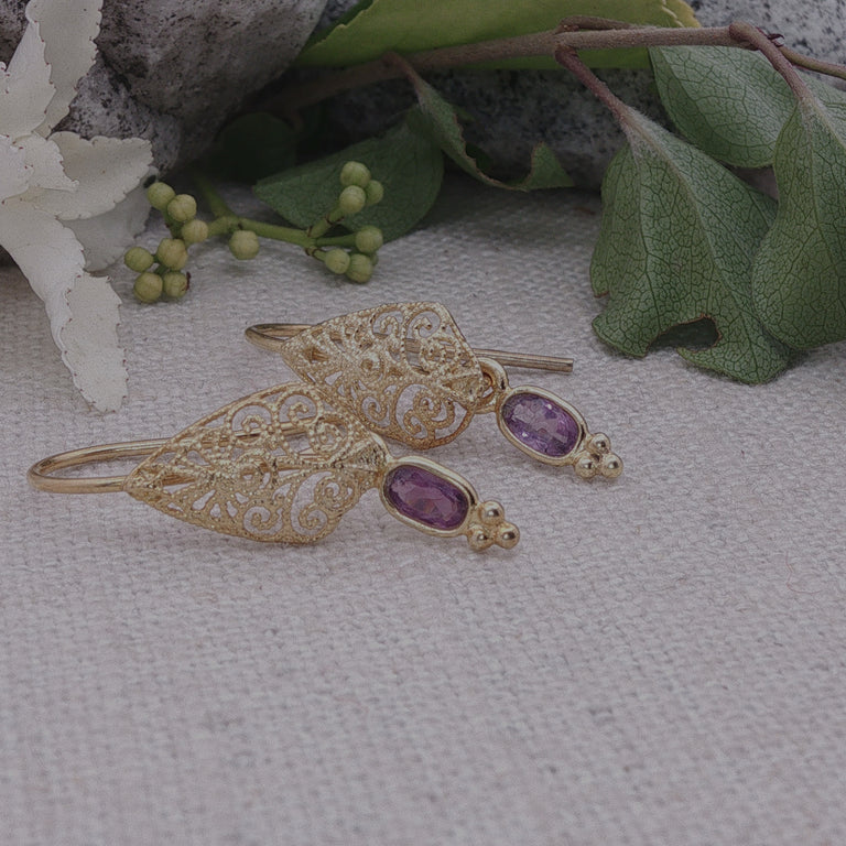Ohrhänger HERMELIN  mit 3X5 mm Amethyste