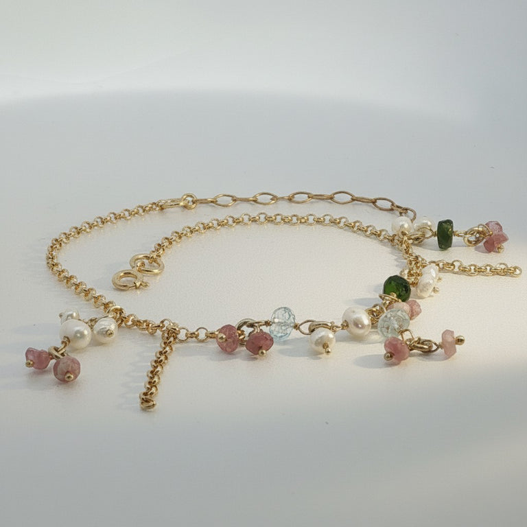 Anklet mit Perlen und Turmalin Charms