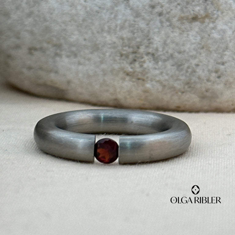 Pneu Ring Edelstahl mit Granate SALE