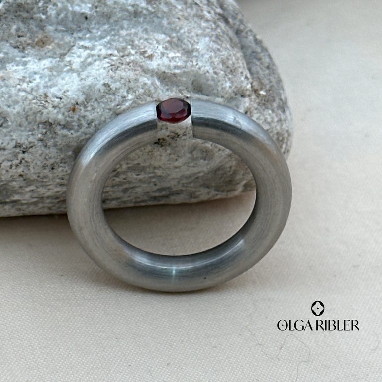 Pneu Ring Edelstahl mit Granate SALE