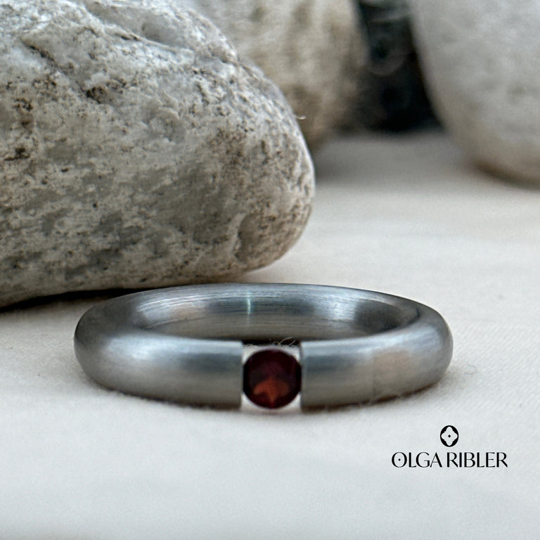 Pneu Ring Edelstahl mit Granate SALE